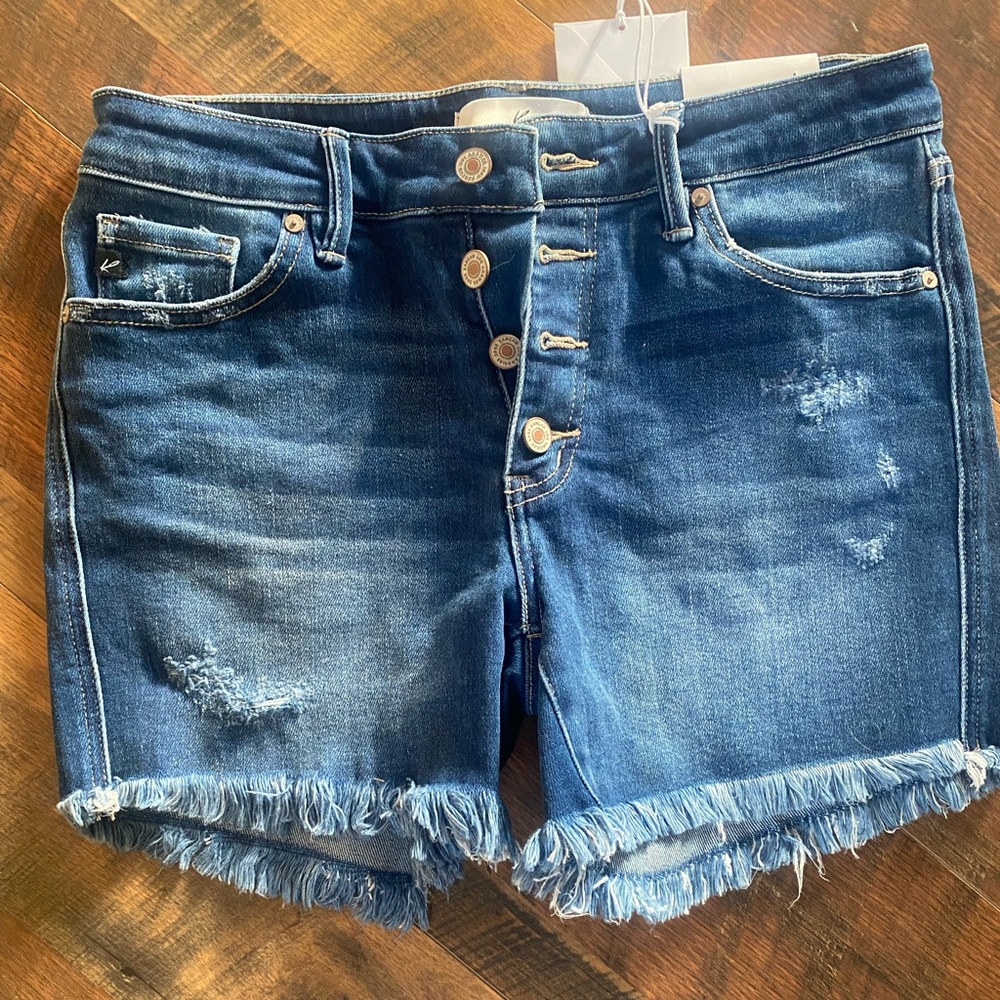 NWT KanCan shorts. Size L medium wash